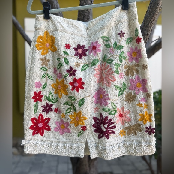 MAEVE Anthropologie Cream Floral Embroidered Mini Skirt - Picture 2 of 4